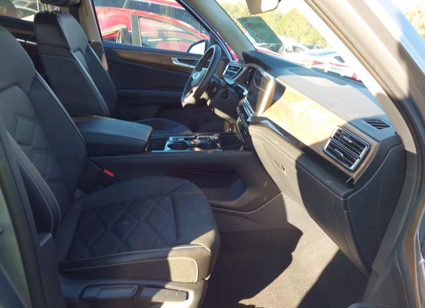 Photo 5 of 2024 Volkswagen Atlas 2.0T SE W/TECHNOLOGY (VIN 1V2WR2CA7RC536485)