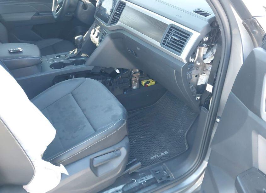 Photo 5 of 2021 Volkswagen Atlas 3.6L V6 SE W/TECHNOLOGY (VIN 1V2WR2CA8MC543647)