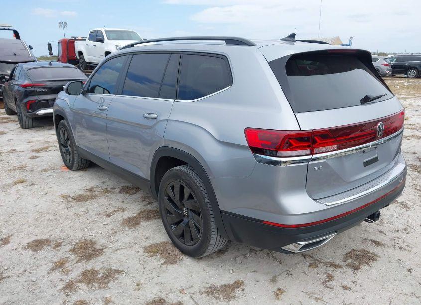 Photo 3 of 2024 Volkswagen Atlas 2.0T SE W/TECHNOLOGY (VIN 1V2WR2CA8RC534082)