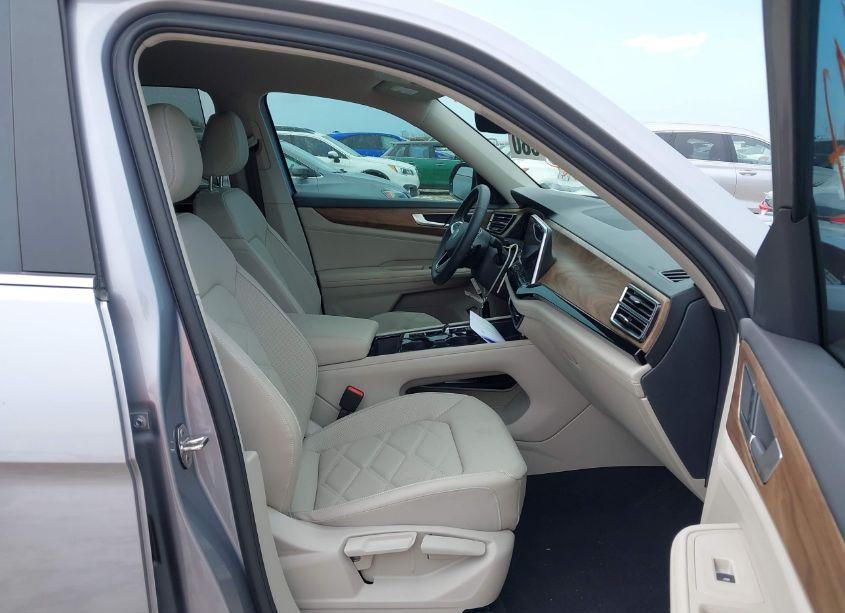 Photo 5 of 2024 Volkswagen Atlas 2.0T SE W/TECHNOLOGY (VIN 1V2WR2CA8RC534082)