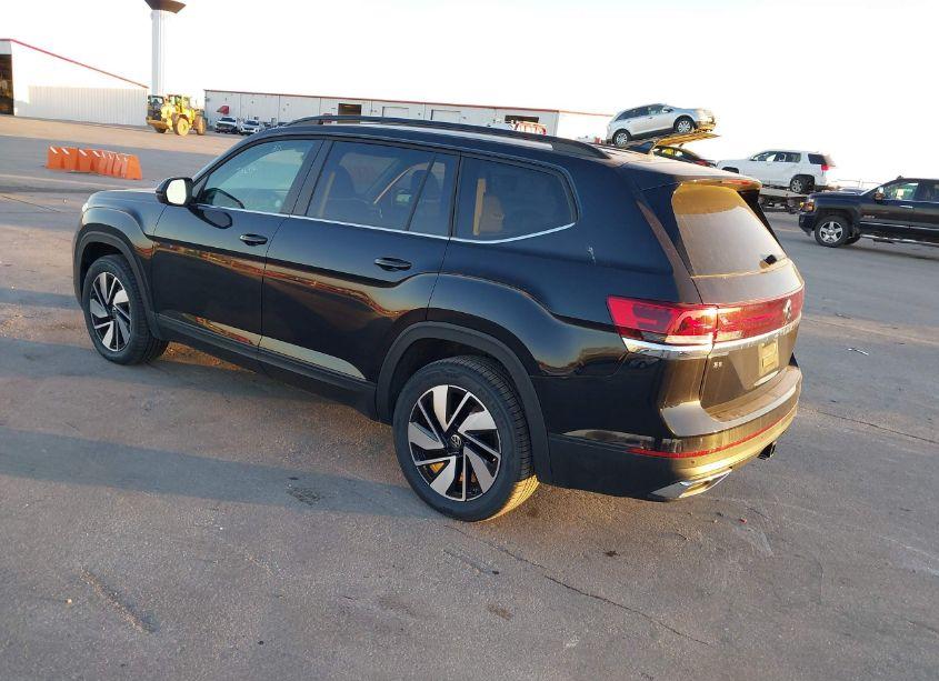 Photo 3 of 2024 Volkswagen Atlas 2.0T SE W/TECHNOLOGY (VIN 1V2WR2CA8RC580804)