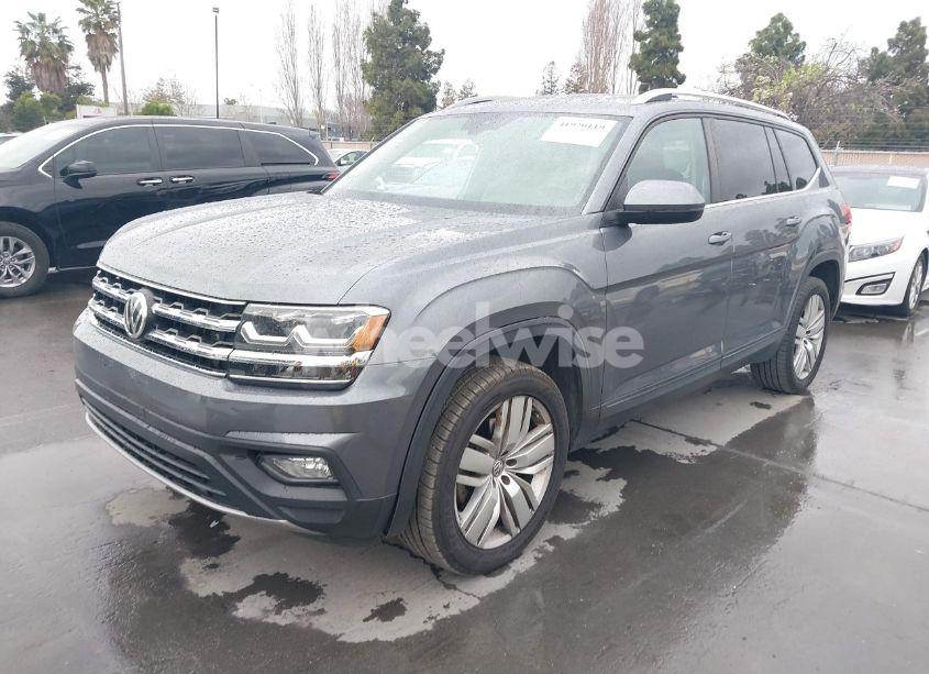 Photo 2 of 2019 Volkswagen Atlas 3.6L V6 SE W/TECHNOLOGY (VIN 1V2WR2CA9KC503400)