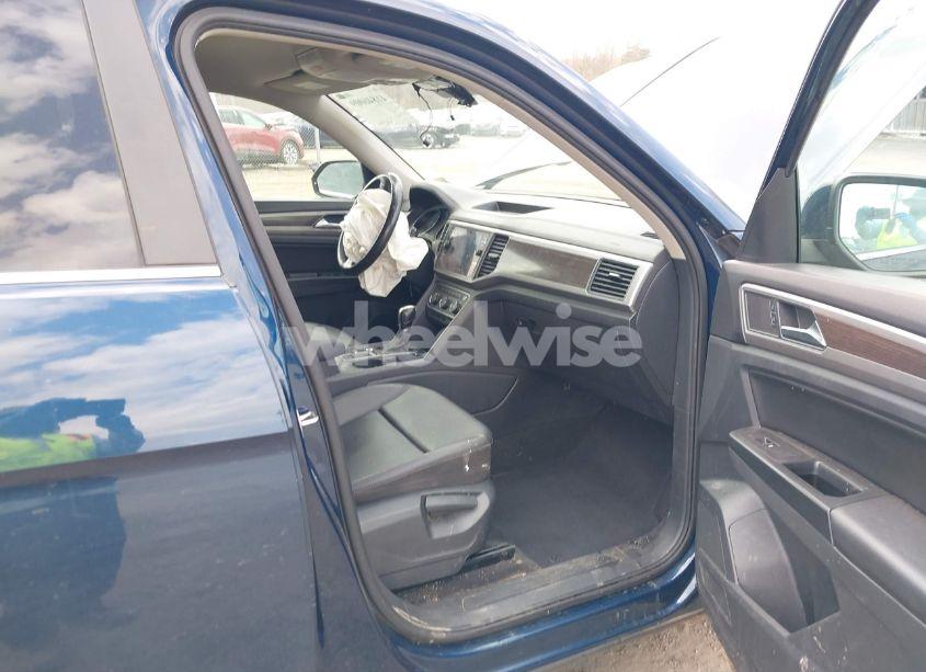 Photo 5 of 2019 Volkswagen Atlas 3.6L V6 SE W/TECHNOLOGY (VIN 1V2WR2CA9KC545503)