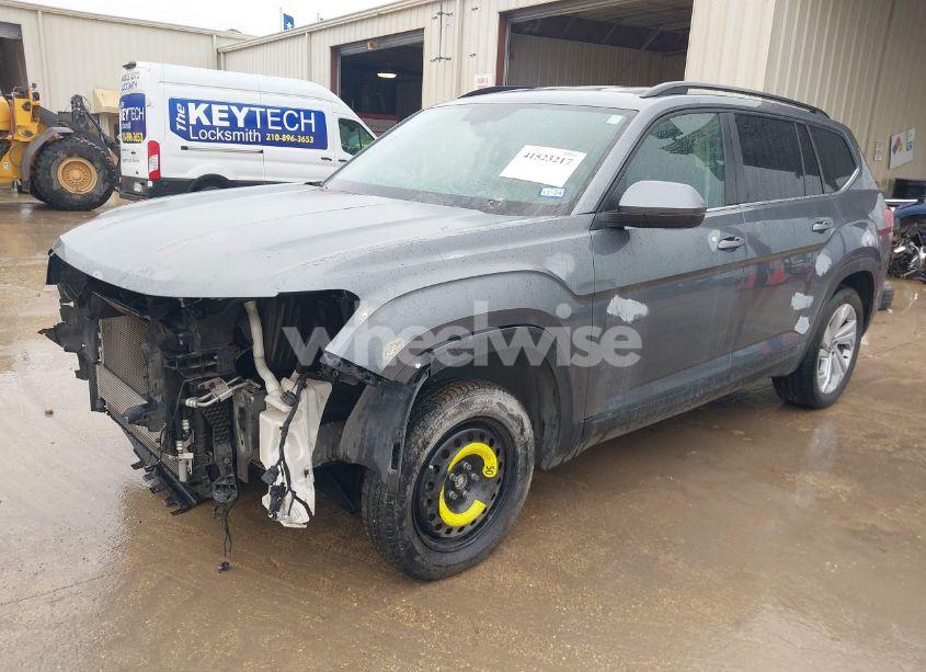 Photo 2 of 2021 Volkswagen Atlas 3.6L V6 SE W/TECHNOLOGY (VIN 1V2WR2CA9MC546704)