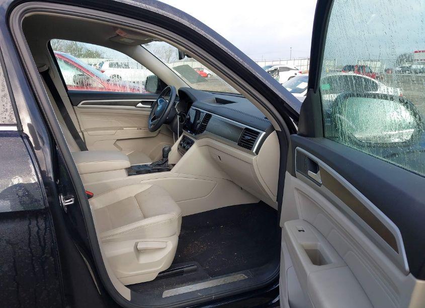 Photo 5 of 2022 Volkswagen Atlas 3.6L V6 SE W/TECHNOLOGY (VIN 1V2WR2CAXNC558149)