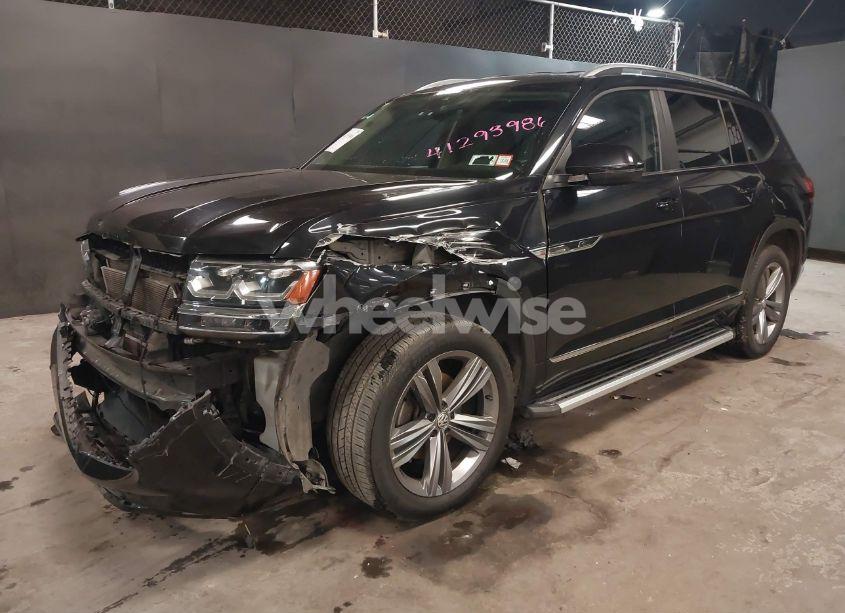 Photo 2 of 2019 Volkswagen Atlas 3.6L V6 SE W/TECHNOLOGY R-LINE (VIN 1V2XR2CA0KC565336)