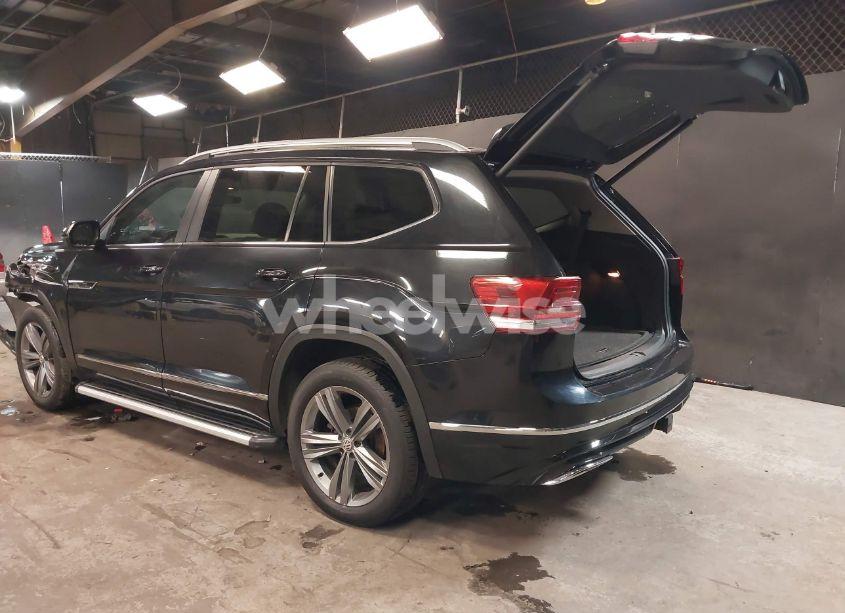 Photo 3 of 2019 Volkswagen Atlas 3.6L V6 SE W/TECHNOLOGY R-LINE (VIN 1V2XR2CA0KC565336)