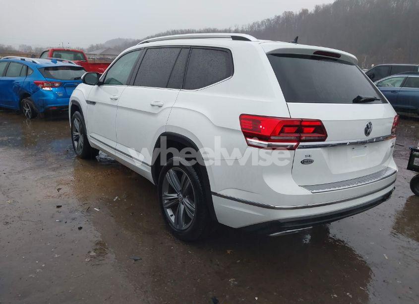 Photo 3 of 2019 Volkswagen Atlas 3.6L V6 SE W/TECHNOLOGY R-LINE (VIN 1V2XR2CA2KC533794)