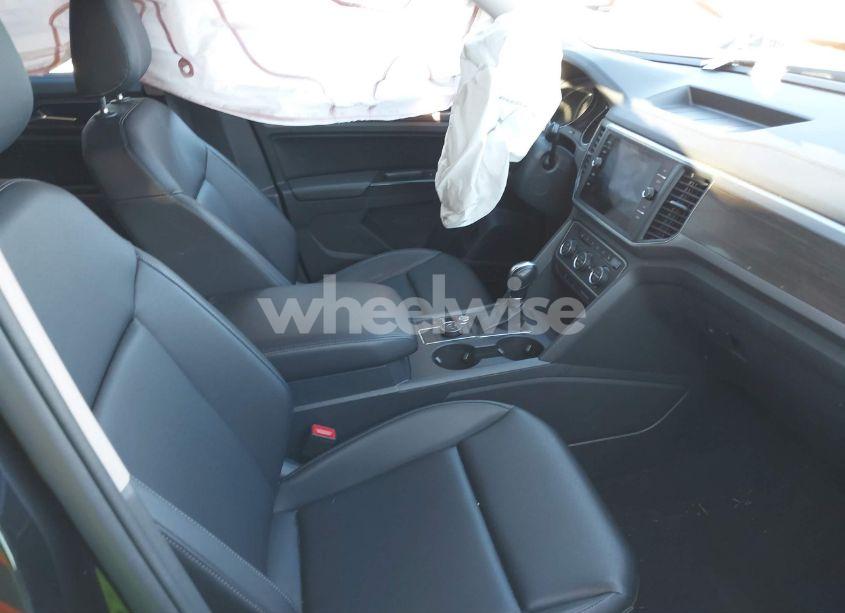 Photo 5 of 2019 Volkswagen Atlas 3.6L V6 SE W/TECHNOLOGY R-LINE (VIN 1V2XR2CA4KC622850)