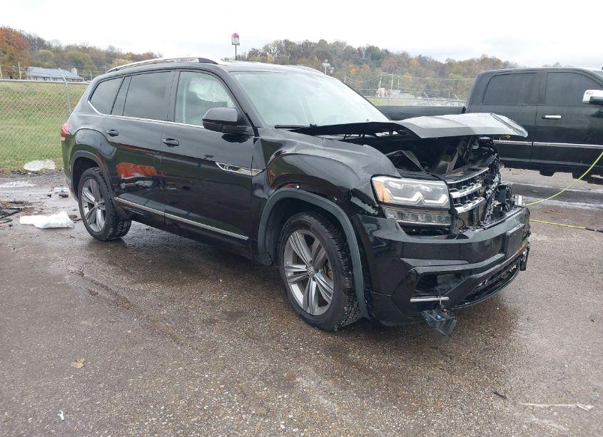 2019 Volkswagen Atlas 3.6L V6 SE W/TECHNOLOGY R-LINE (VIN 1V2XR2CA5KC581211) main photo
