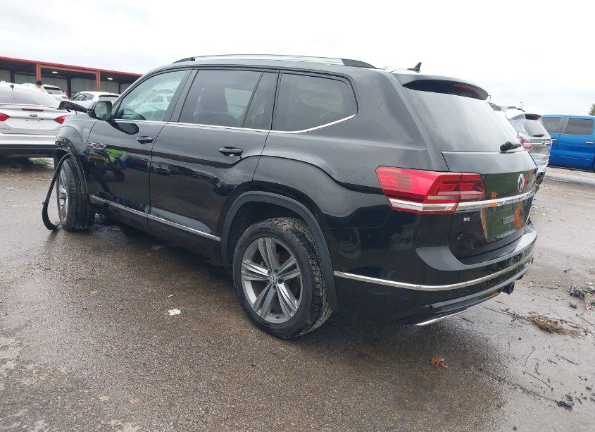 Photo 3 of 2019 Volkswagen Atlas 3.6L V6 SE W/TECHNOLOGY R-LINE (VIN 1V2XR2CA5KC581211)
