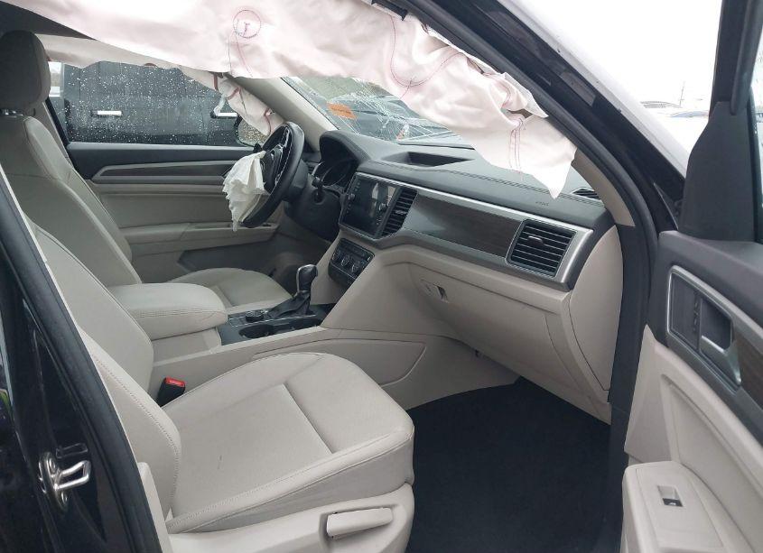Photo 5 of 2019 Volkswagen Atlas 3.6L V6 SE W/TECHNOLOGY R-LINE (VIN 1V2XR2CA5KC581211)