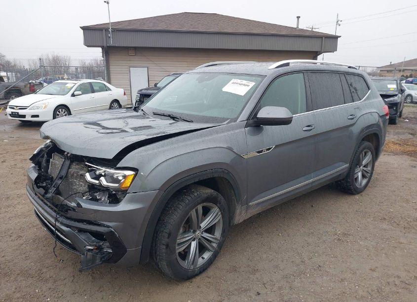 Photo 2 of 2019 Volkswagen Atlas 3.6L V6 SE W/TECHNOLOGY R-LINE (VIN 1V2XR2CA8KC606070)
