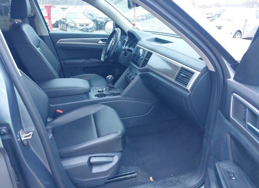 Photo 5 of 2019 Volkswagen Atlas 3.6L V6 SE W/TECHNOLOGY R-LINE (VIN 1V2XR2CA8KC606070)