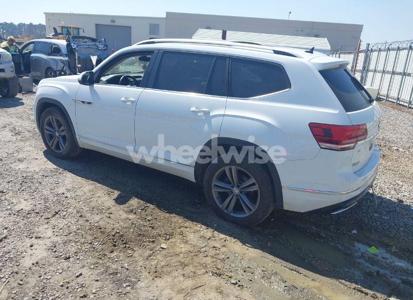 Photo 3 of 2019 Volkswagen Atlas 3.6L V6 SE W/TECHNOLOGY R-LINE (VIN 1V2YR2CA0KC582951)