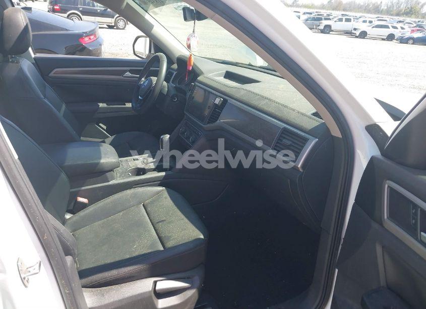 Photo 5 of 2019 Volkswagen Atlas 3.6L V6 SE W/TECHNOLOGY R-LINE (VIN 1V2YR2CA0KC582951)