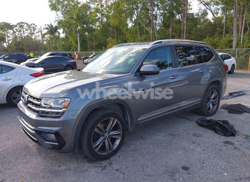 Photo 2 of 2019 Volkswagen Atlas 3.6L V6 SE W/TECHNOLOGY R-LINE (VIN 1V2YR2CA3KC519312)