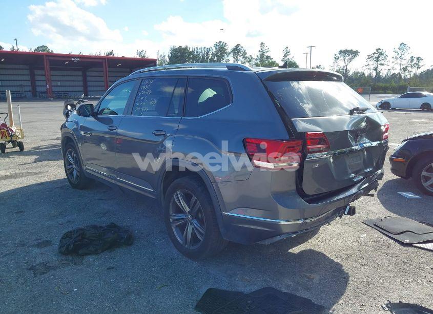 Photo 3 of 2019 Volkswagen Atlas 3.6L V6 SE W/TECHNOLOGY R-LINE (VIN 1V2YR2CA3KC519312)