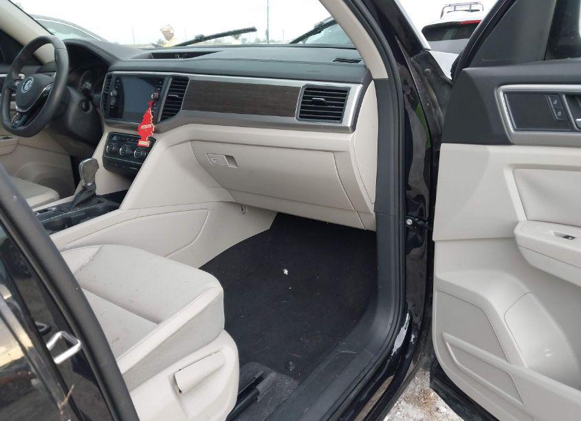 Photo 5 of 2019 Volkswagen Atlas 3.6L V6 SE W/TECHNOLOGY R-LINE (VIN 1V2YR2CA5KC527783)
