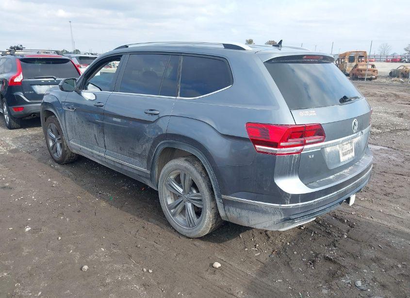 Photo 3 of 2019 Volkswagen Atlas 3.6L V6 SE W/TECHNOLOGY R-LINE (VIN 1V2YR2CA7KC546917)