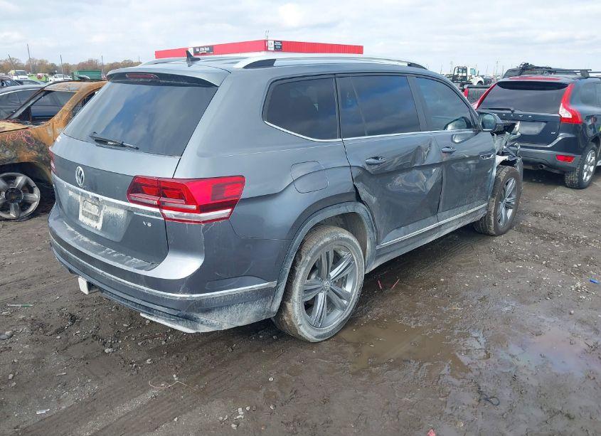 Photo 4 of 2019 Volkswagen Atlas 3.6L V6 SE W/TECHNOLOGY R-LINE (VIN 1V2YR2CA7KC546917)