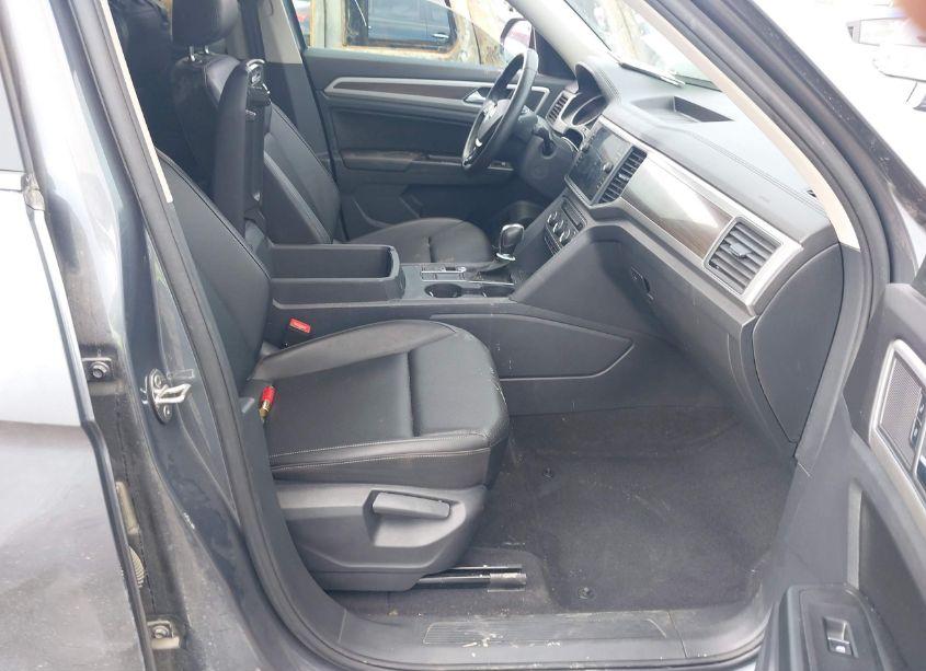 Photo 5 of 2019 Volkswagen Atlas 3.6L V6 SE W/TECHNOLOGY R-LINE (VIN 1V2YR2CA7KC546917)