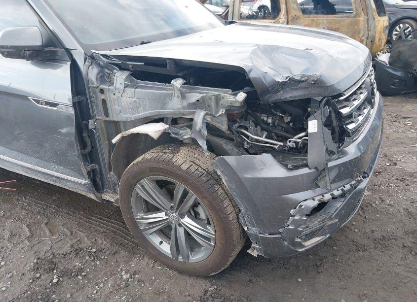 Photo 6 of 2019 Volkswagen Atlas 3.6L V6 SE W/TECHNOLOGY R-LINE (VIN 1V2YR2CA7KC546917)