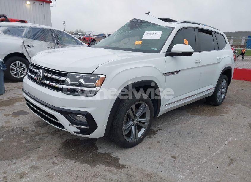 Photo 2 of 2019 Volkswagen Atlas 3.6L V6 SE W/TECHNOLOGY R-LINE (VIN 1V2YR2CA8KC623858)