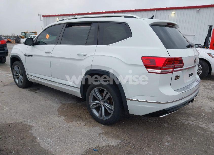 Photo 3 of 2019 Volkswagen Atlas 3.6L V6 SE W/TECHNOLOGY R-LINE (VIN 1V2YR2CA8KC623858)