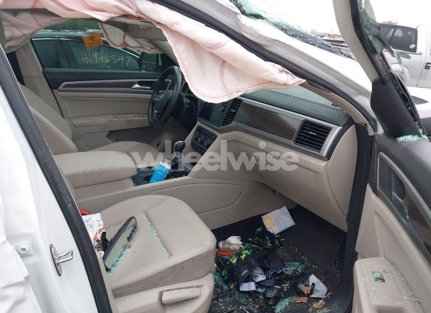 Photo 5 of 2019 Volkswagen Atlas 3.6L V6 SE W/TECHNOLOGY R-LINE (VIN 1V2YR2CA8KC623858)