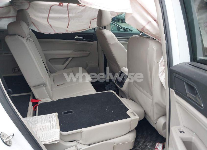 Photo 8 of 2019 Volkswagen Atlas 3.6L V6 SE W/TECHNOLOGY R-LINE (VIN 1V2YR2CA8KC623858)