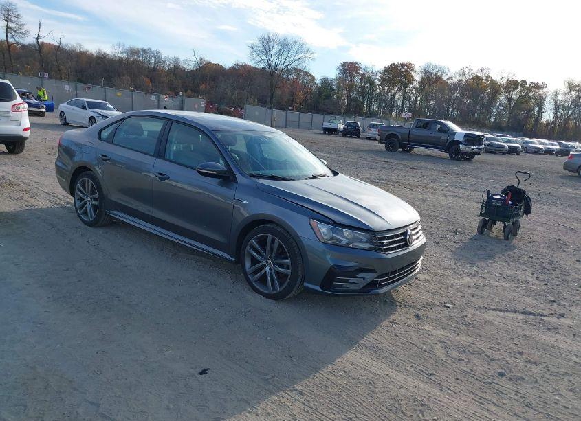 2018 Volkswagen Passat 2.0T R-LINE/2.0T S (VIN 1VWAA7A30JC000127) main photo