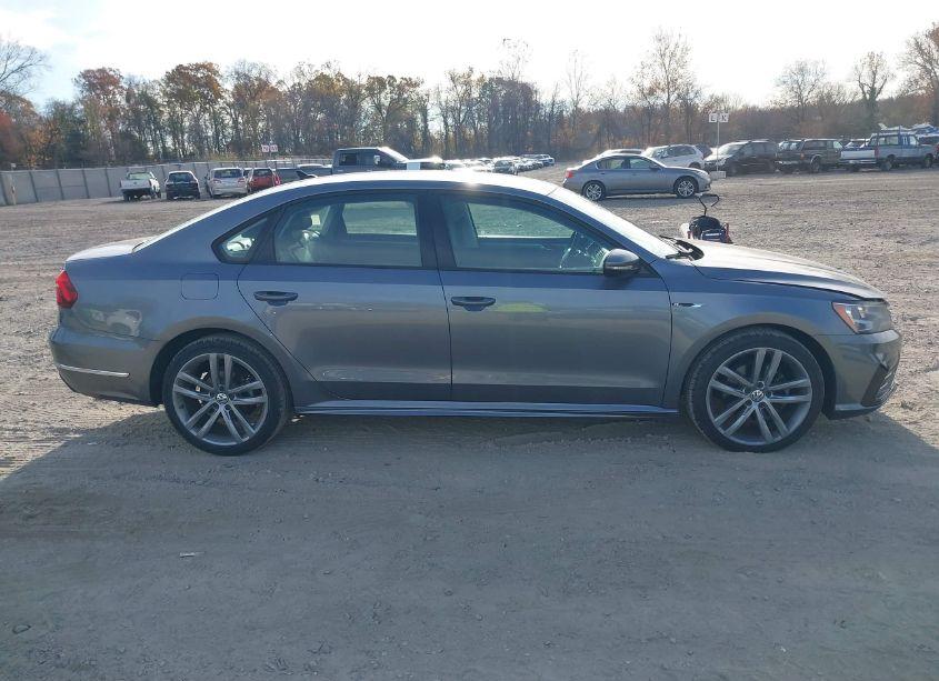 Photo 13 of 2018 Volkswagen Passat 2.0T R-LINE/2.0T S (VIN 1VWAA7A30JC000127)