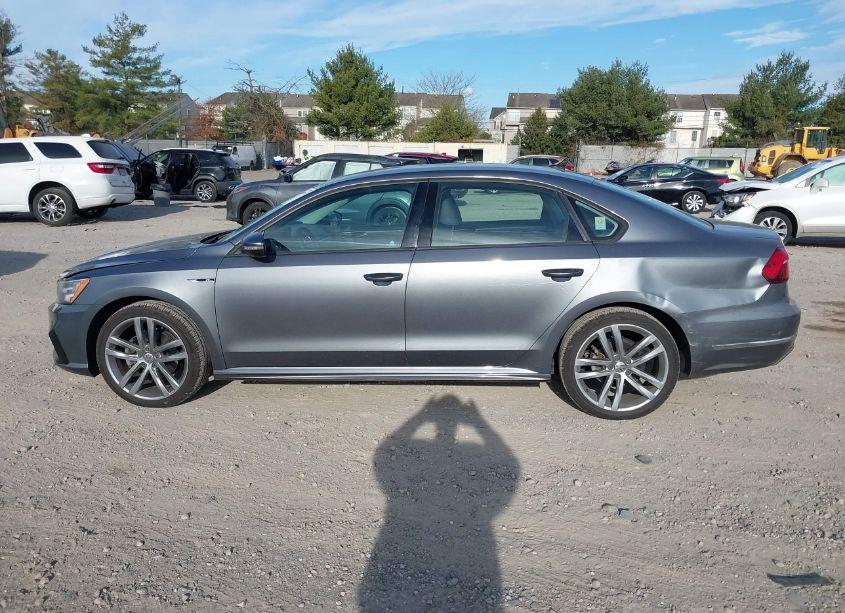 Photo 14 of 2018 Volkswagen Passat 2.0T R-LINE/2.0T S (VIN 1VWAA7A30JC000127)