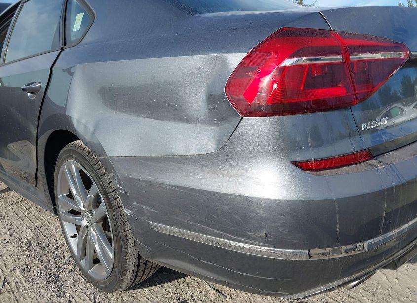 Photo 18 of 2018 Volkswagen Passat 2.0T R-LINE/2.0T S (VIN 1VWAA7A30JC000127)