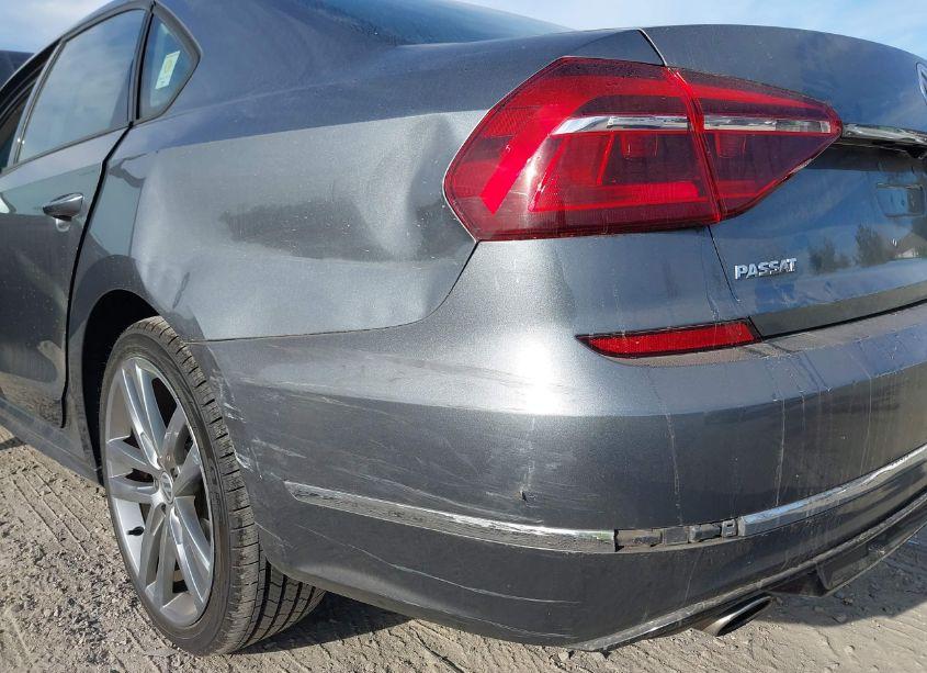 Photo 19 of 2018 Volkswagen Passat 2.0T R-LINE/2.0T S (VIN 1VWAA7A30JC000127)