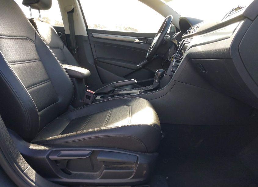 Photo 5 of 2018 Volkswagen Passat 2.0T R-LINE/2.0T S (VIN 1VWAA7A30JC000127)