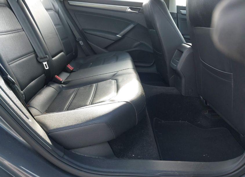 Photo 8 of 2018 Volkswagen Passat 2.0T R-LINE/2.0T S (VIN 1VWAA7A30JC000127)