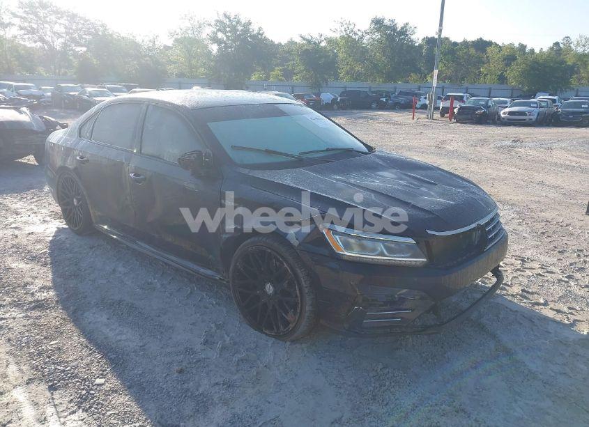 2018 Volkswagen Passat 2.0T R-LINE/2.0T S (VIN 1VWAA7A30JC019938) main photo