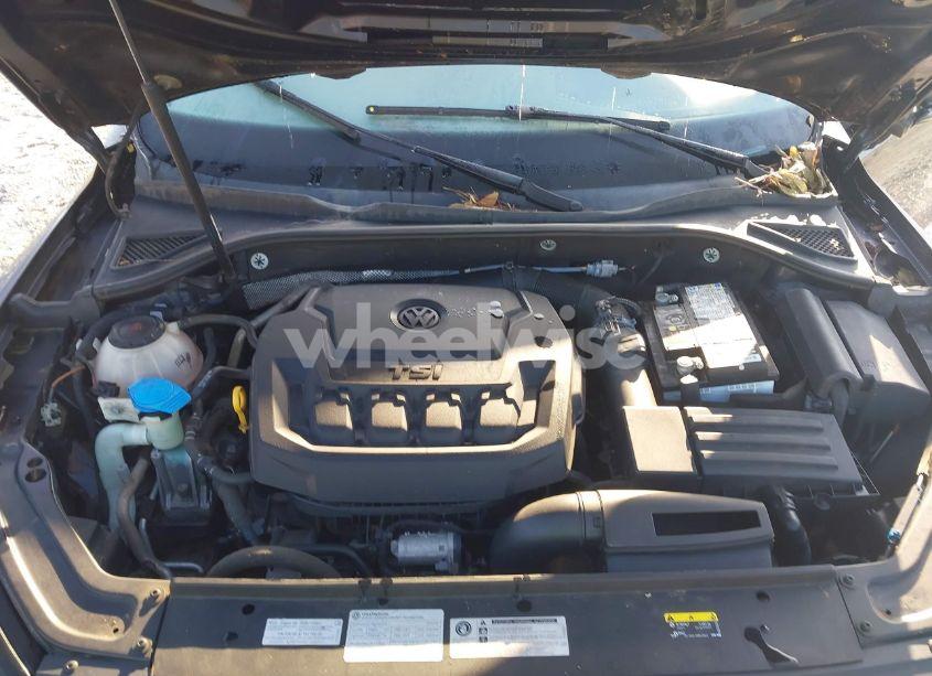 Photo 10 of 2018 Volkswagen Passat 2.0T R-LINE/2.0T S (VIN 1VWAA7A30JC019938)
