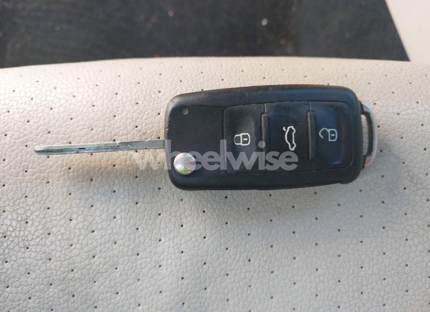 Photo 11 of 2018 Volkswagen Passat 2.0T R-LINE/2.0T S (VIN 1VWAA7A30JC019938)