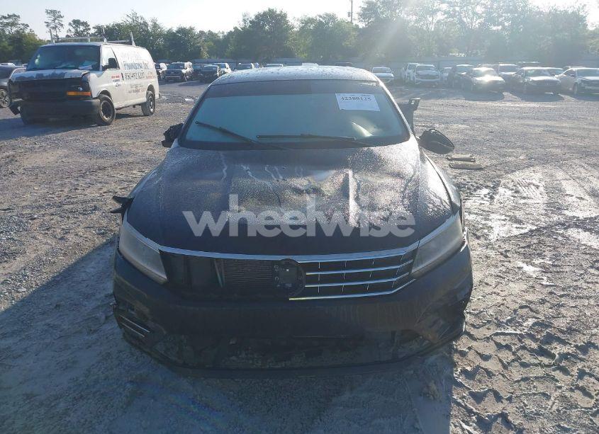 Photo 12 of 2018 Volkswagen Passat 2.0T R-LINE/2.0T S (VIN 1VWAA7A30JC019938)