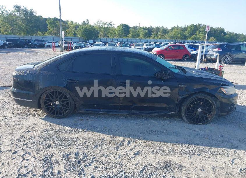 Photo 13 of 2018 Volkswagen Passat 2.0T R-LINE/2.0T S (VIN 1VWAA7A30JC019938)