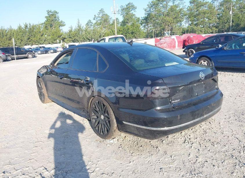 Photo 3 of 2018 Volkswagen Passat 2.0T R-LINE/2.0T S (VIN 1VWAA7A30JC019938)