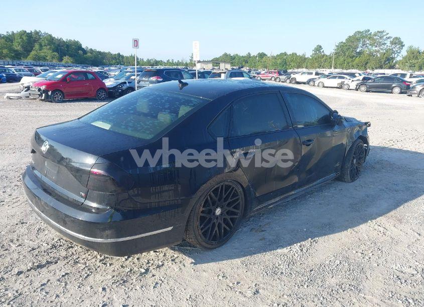 Photo 4 of 2018 Volkswagen Passat 2.0T R-LINE/2.0T S (VIN 1VWAA7A30JC019938)