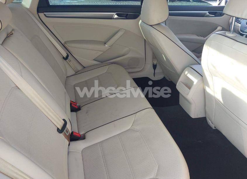 Photo 8 of 2018 Volkswagen Passat 2.0T R-LINE/2.0T S (VIN 1VWAA7A30JC019938)