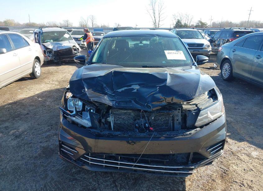 Photo 12 of 2018 Volkswagen Passat 2.0T R-LINE/2.0T S (VIN 1VWAA7A30JC021351)