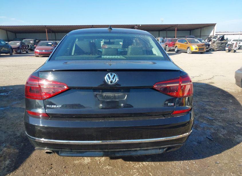 Photo 16 of 2018 Volkswagen Passat 2.0T R-LINE/2.0T S (VIN 1VWAA7A30JC021351)