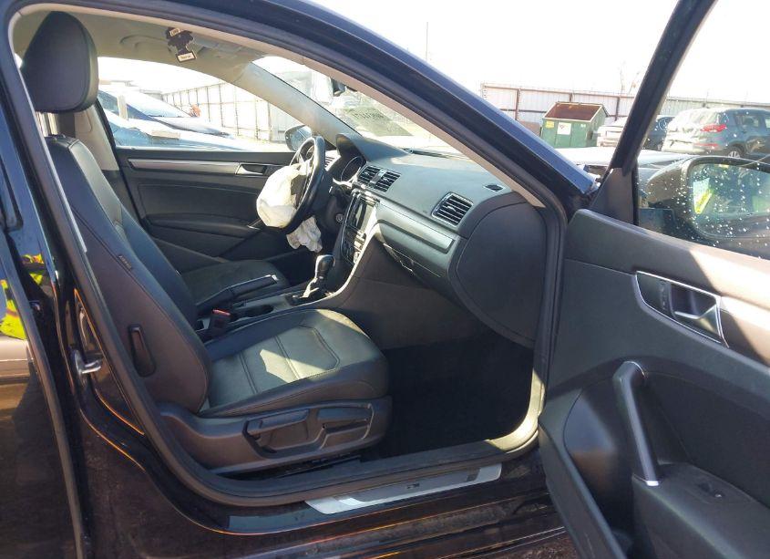 Photo 5 of 2018 Volkswagen Passat 2.0T R-LINE/2.0T S (VIN 1VWAA7A30JC021351)