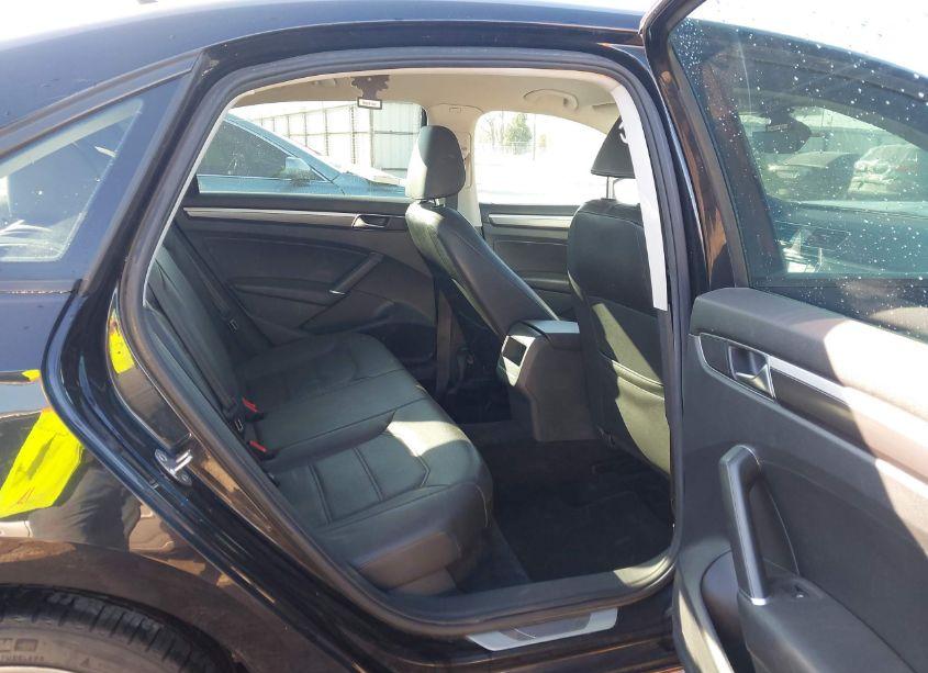 Photo 8 of 2018 Volkswagen Passat 2.0T R-LINE/2.0T S (VIN 1VWAA7A30JC021351)